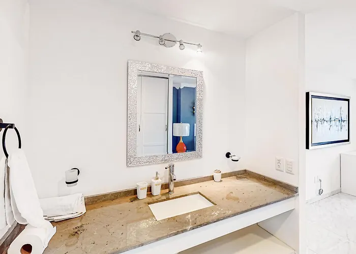 Alina 203a @ Morgan Residences *